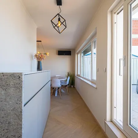 Lakme - 0801 + Box 16 * Middelkerke